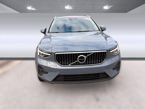 2023 Volvo XC40 B5 Plus Bright Theme