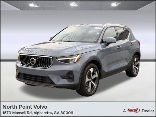 2023 Volvo XC40 B5 Plus Bright Theme