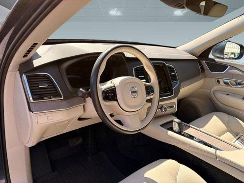 2024 Volvo XC90 B6 Plus Bright Theme 7-Seater