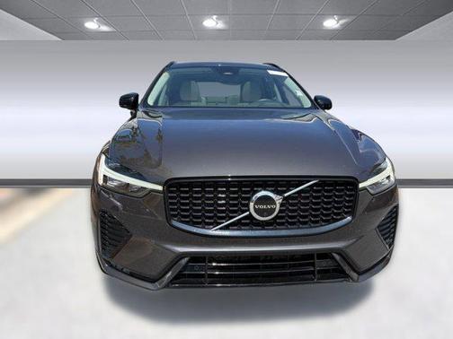 2023 Volvo XC60 B5 Plus Dark Theme