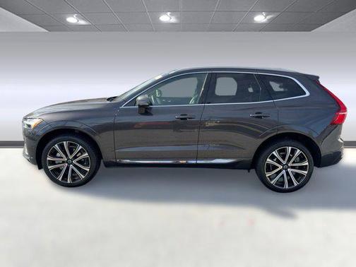 2023 Volvo XC60 B5 Ultimate Bright Theme