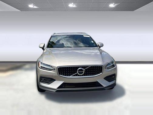 2025 Volvo V60 Cross Country B5 Ultra