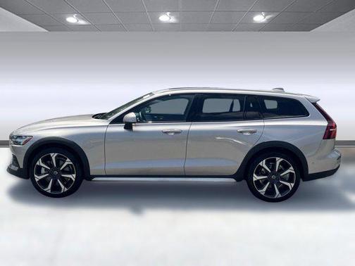 2025 Volvo V60 Cross Country B5 Ultra