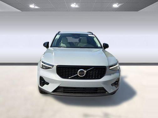 Vapour Grey Metallic 2026 Volvo XC40 Ultra, B5 AWD Gas (mild hybrid), Dark