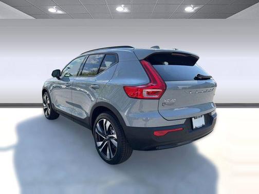 Vapour Grey Metallic 2026 Volvo XC40 Ultra, B5 AWD Gas (mild hybrid), Dark