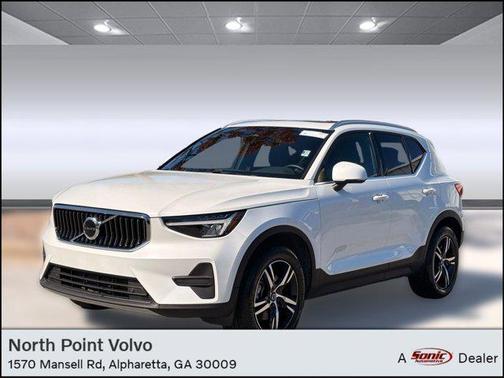 2025 Volvo XC40 B5 Core Bright Theme