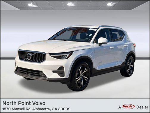 2025 Volvo XC40 B5 Core Bright Theme