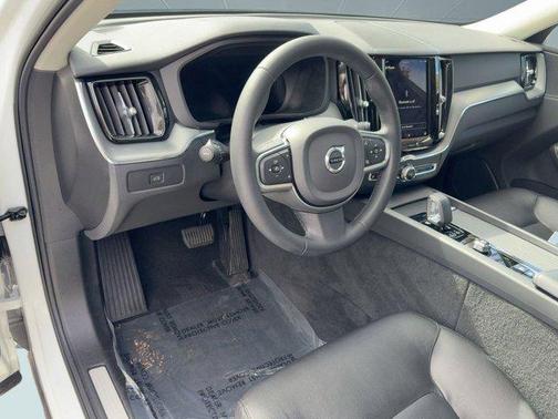 2023 Volvo XC60 B5 Core