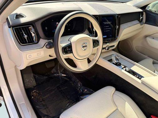 2022 Volvo XC60 B5 Inscription