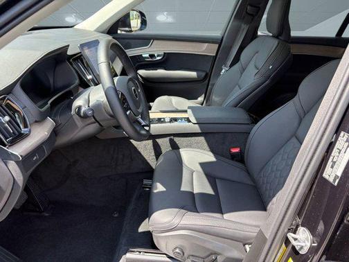 2025 Volvo XC90 B6 Plus 7-Seater