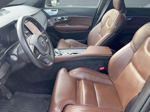 2023 Volvo XC90 Recharge Plug-In Hybrid T8 Ultimate Bright Theme 7-Seater