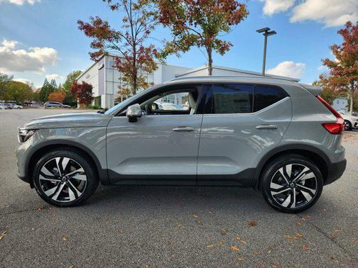 2025 Volvo XC40 Plus Bright Theme
