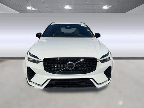 2024 Volvo XC60 B5 Ultimate Dark Theme