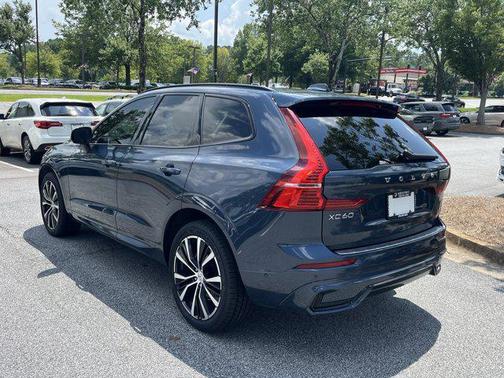 2023 Volvo XC60 B5 Plus Dark Theme
