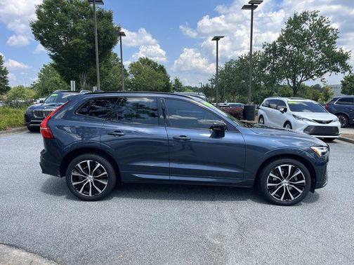 2023 Volvo XC60 B5 Plus Dark Theme