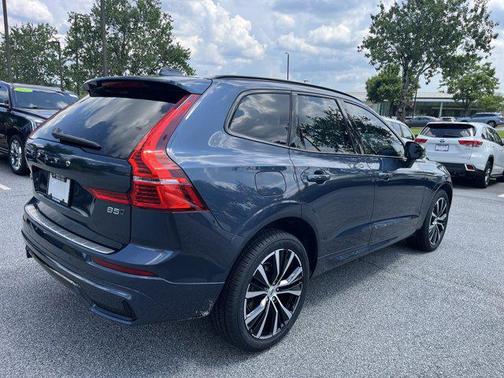 2023 Volvo XC60 B5 Plus Dark Theme