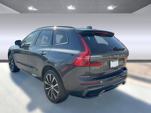 2024 Volvo XC60 B5 Plus Dark Theme