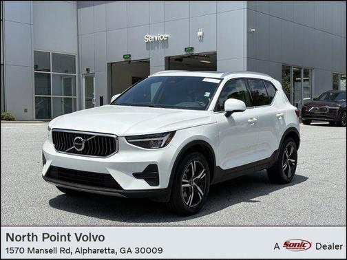 2025 Volvo XC40 B5 Core Bright Theme