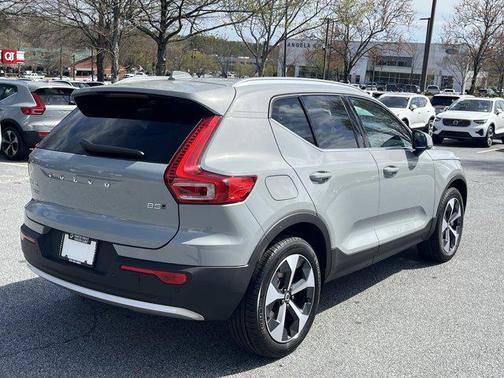 2025 Volvo XC40 B5 Core Bright Theme