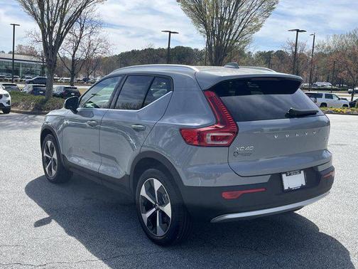 2025 Volvo XC40 B5 Core Bright Theme