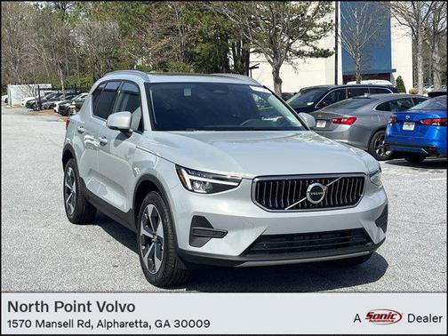 2025 Volvo XC40 B5 Core Bright Theme