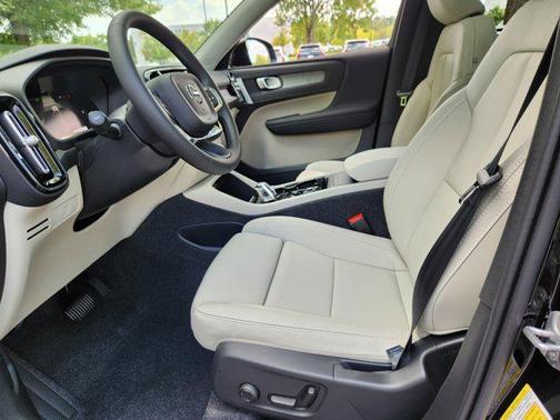 2025 Volvo XC40 Plus Bright Theme
