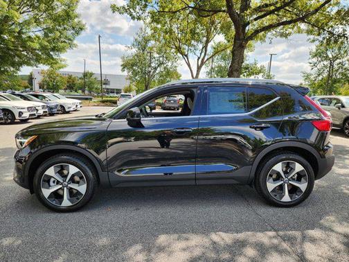 2025 Volvo XC40 Plus Bright Theme