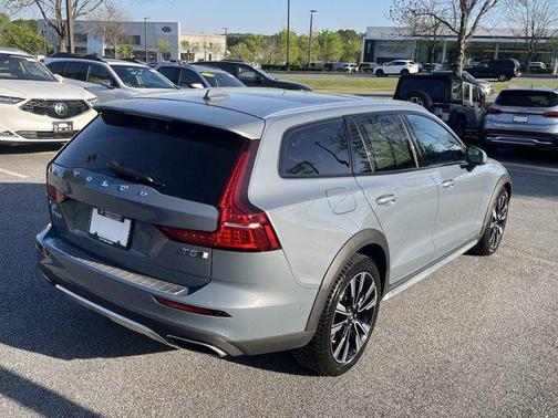 2022 Volvo V60 Cross Country T5