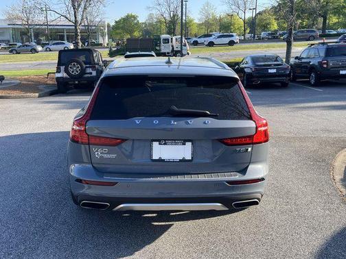 2022 Volvo V60 Cross Country T5