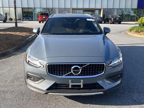 2022 Volvo V60 Cross Country T5