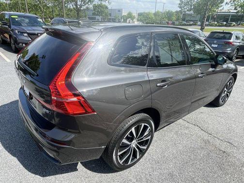 2024 Volvo XC60 B5 Plus Dark Theme