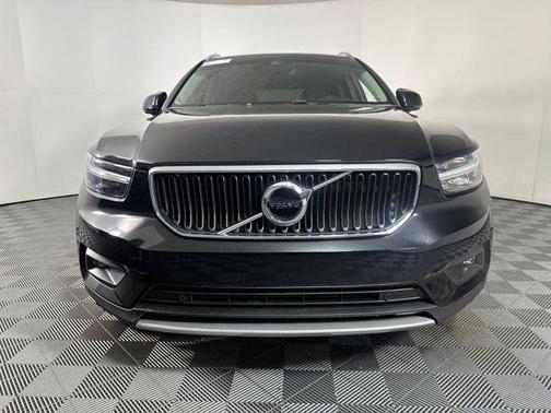 2022 Volvo XC40 T5 Momentum