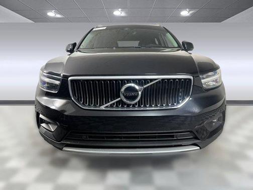2022 Volvo XC40 T5 Momentum