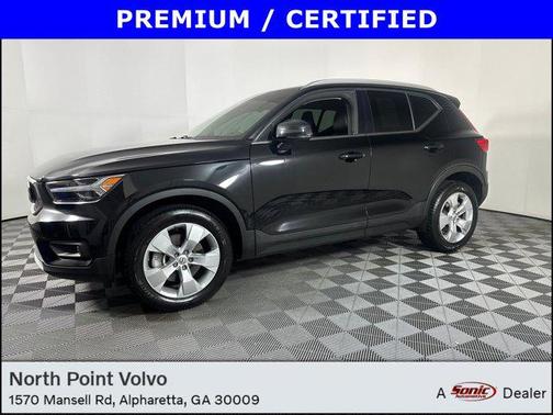 2022 Volvo XC40 T5 Momentum