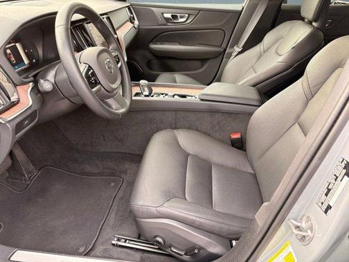 2025 Volvo V60 Cross Country B5 Plus