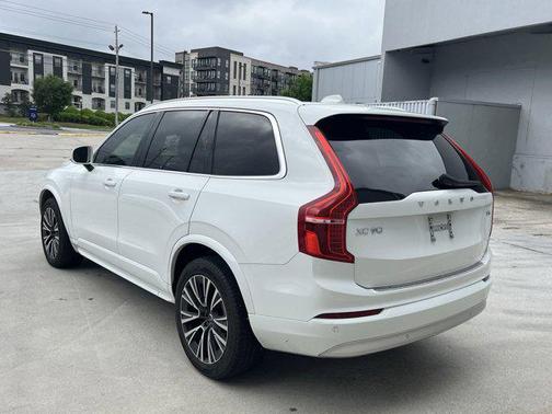 2022 Volvo XC90 T5 Momentum