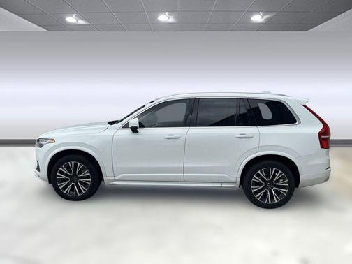 2022 Volvo XC90 T5 Momentum