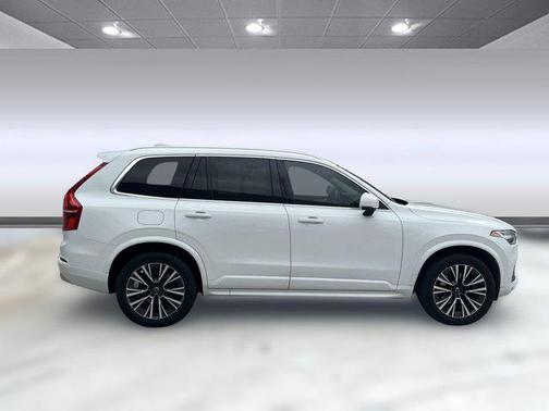 2022 Volvo XC90 T5 Momentum