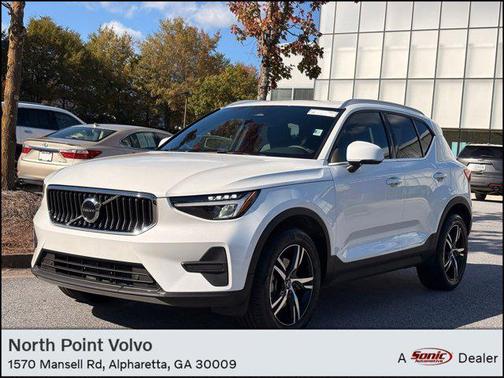 2025 Volvo XC40 B5 Core Bright Theme