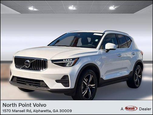 2025 Volvo XC40 B5 Core Bright Theme