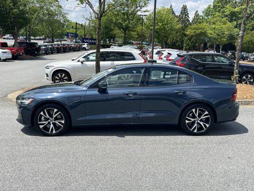 2022 Volvo S60 Recharge Plug-In Hybrid T8 R-Design Expression