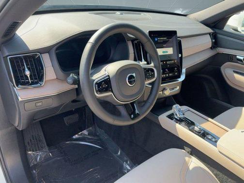 2025 Volvo XC90 B6 Plus 7-Seater