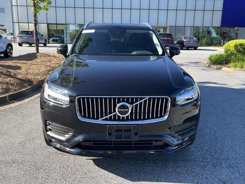 2022 Volvo XC90 T6 Momentum