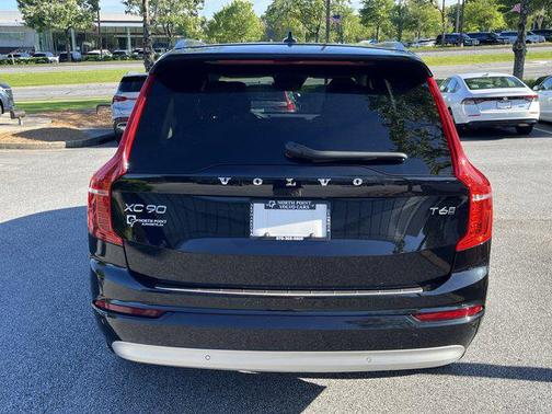 2022 Volvo XC90 T6 Momentum