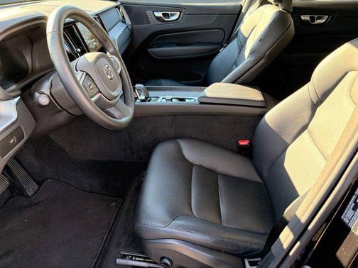 2025 Volvo XC60 B5 Core