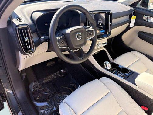 2026 Volvo XC40 B5 Plus