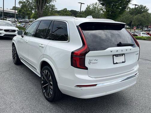 2025 Volvo XC90 B6 Plus 7-Seater
