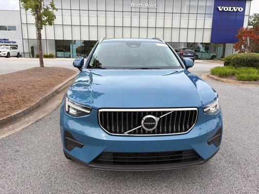2025 Volvo XC40 B5 Core Bright Theme