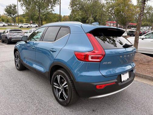 2025 Volvo XC40 B5 Core Bright Theme