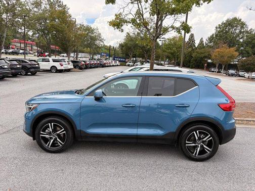 2025 Volvo XC40 B5 Core Bright Theme